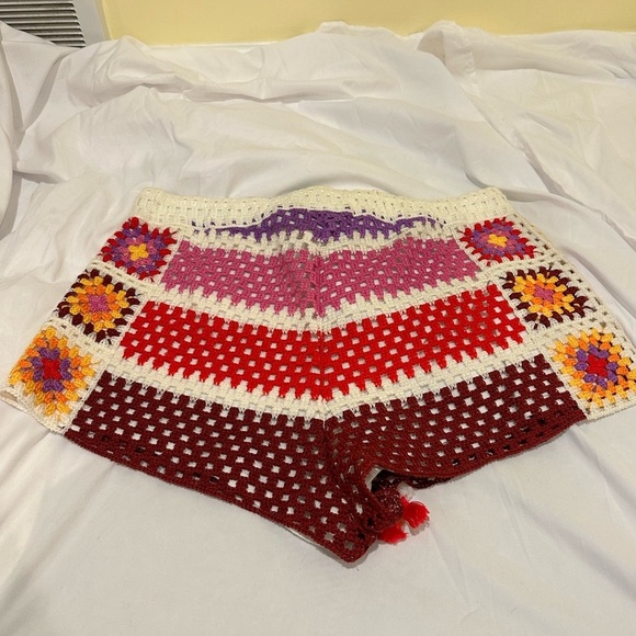 NWT FARM RIO MULTI COLORED CROCHET STRIPED SHORTS - Picture 3 of 3